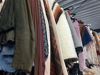 Ca. 24x grootmoeders tijd poncho`s en jasjes - afbeelding 1 van  3