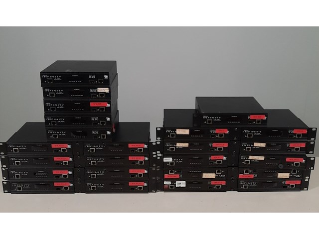 Ca. 24x kvm-switch alif2000r en diverse siemens materieel, alif en siemens - afbeelding 1 van  24