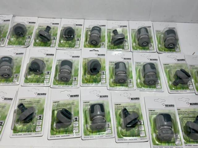 Ca. 24x snelkoppeling 1/2 inch en kraanstuk - 3/4 inch rehau, grijs - afbeelding 3 van  4