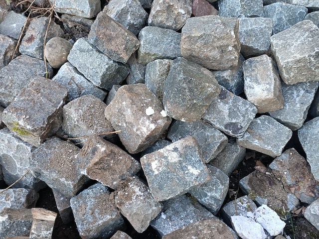 Ca. 25 m³ basaslt stenen - afbeelding 7 van  7