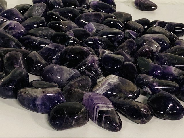 Ca. 2500 gram amethist trommelstenen, paars - afbeelding 3 van  3