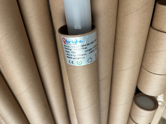 Ca. 250x led tube 18w 3000k 1197 mm, qbright, qb-lt-18w-3k-105-1197 - afbeelding 4 van  4