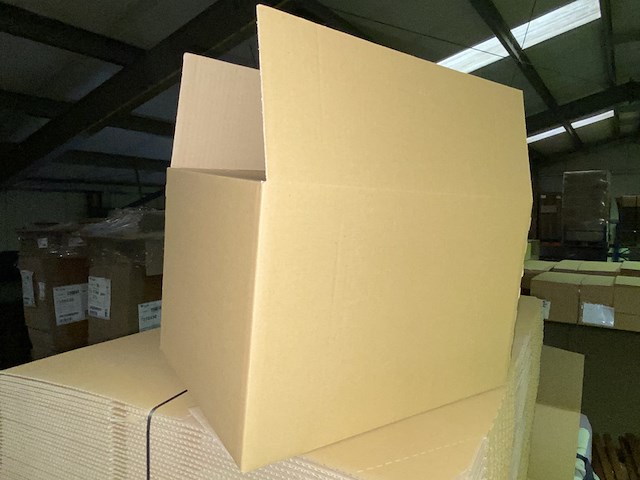 Ca. 250x verzenddozen 38x28x24cm, bruin - afbeelding 2 van  2