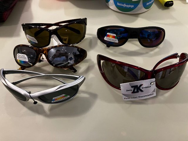 Ca. 250x zonnebrillen, divers - afbeelding 1 van  5