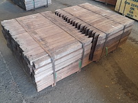 Ca. 252x hardhouten paal, 5 x 5 x 75 cm