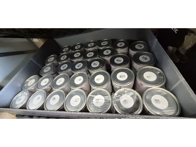 Ca. 25x 2.5 liter blikken verf inclusief palletbox, b & q colors, wit - afbeelding 5 van  10