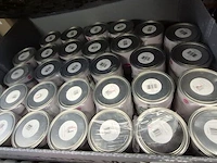 Ca. 25x 2.5 liter blikken verf inclusief palletbox, b & q colors, wit - afbeelding 5 van  10