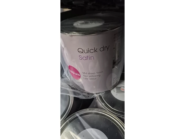 Ca. 25x 2.5 liter blikken verf inclusief palletbox, b & q colors, wit - afbeelding 8 van  10