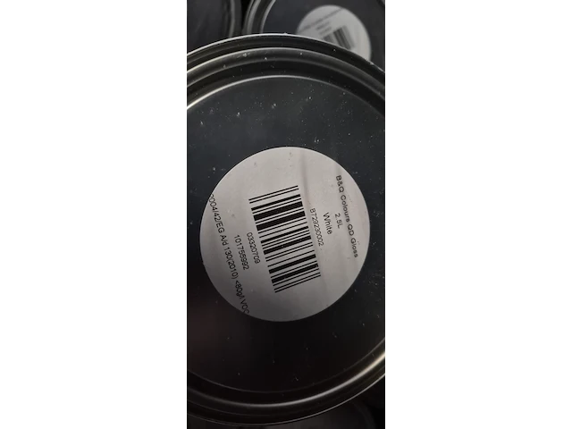 Ca. 25x 2.5 liter blikken verf inclusief palletbox, b & q colors, wit - afbeelding 10 van  10