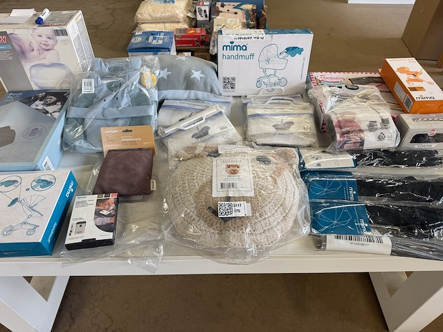 Ca. 25x baby artikelen w.o. stoom steralisator, handmuff, muskietnet, parasol, w.o. maxi-cosi, mima, römer - afbeelding 1 van  8