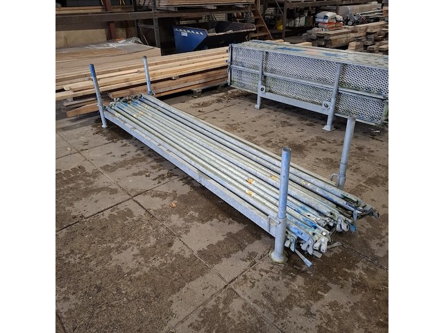 Ca. 25x diagonaal 257cm layher, inclusief bok - afbeelding 1 van  7