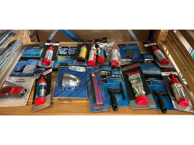 Ca. 25x fiets accessoires en onderhoud, w.o. union, xlc, cyclon - afbeelding 1 van  5