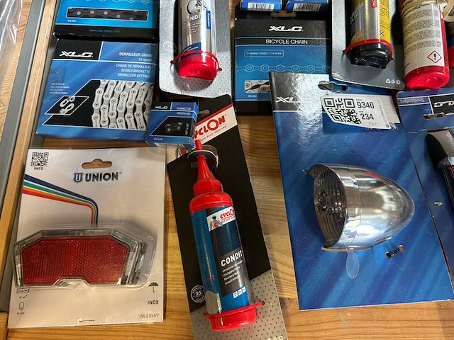 Ca. 25x fiets accessoires en onderhoud, w.o. union, xlc, cyclon - afbeelding 2 van  5