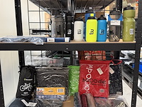 Ca. 25x fietsaccessoires w.o. regenkleding en fietscovers - afbeelding 1 van  10