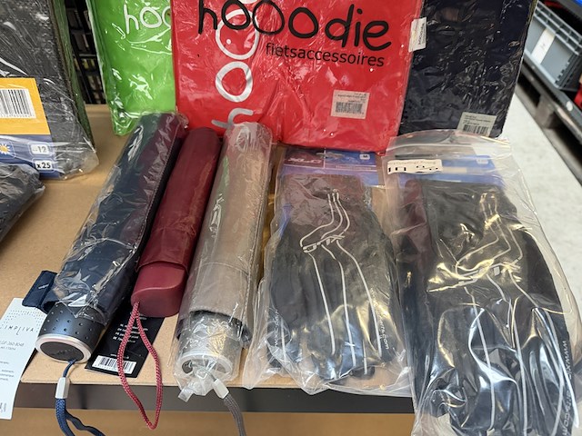 Ca. 25x fietsaccessoires w.o. regenkleding en fietscovers - afbeelding 5 van  10