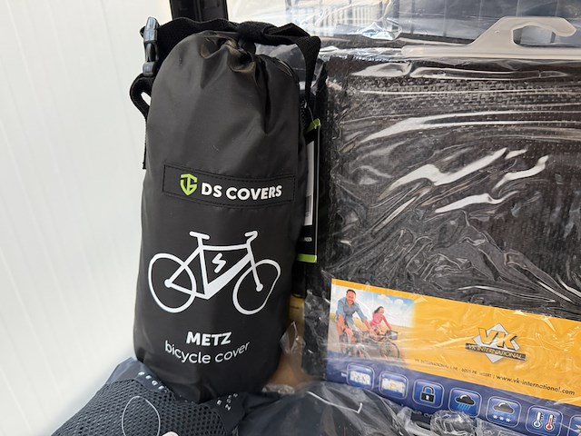 Ca. 25x fietsaccessoires w.o. regenkleding en fietscovers - afbeelding 8 van  10