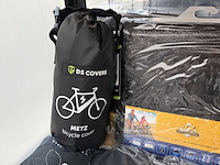 Ca. 25x fietsaccessoires w.o. regenkleding en fietscovers - afbeelding 8 van  10
