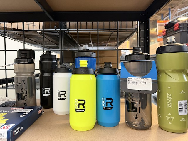 Ca. 25x fietsaccessoires w.o. regenkleding en fietscovers - afbeelding 9 van  10