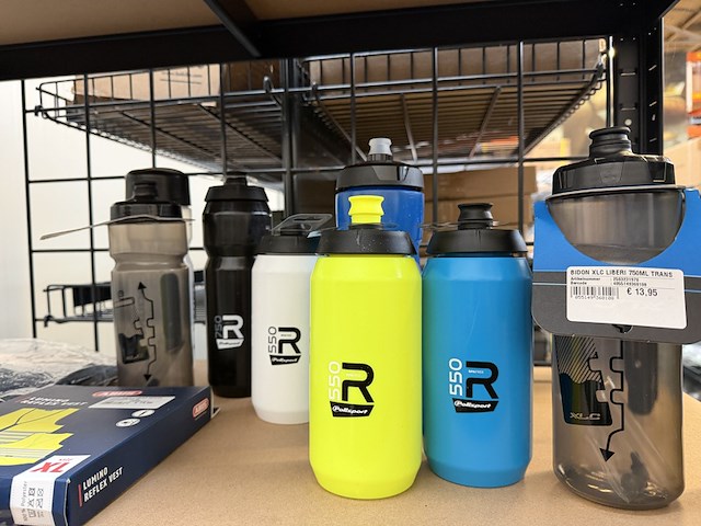 Ca. 25x fietsaccessoires w.o. regenkleding en fietscovers - afbeelding 10 van  10