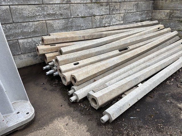 Ca. 25x lantaarnpalen, gampet, eik - afbeelding 1 van  3