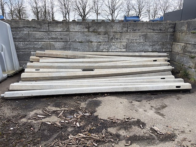 Ca. 25x lantaarnpalen, gampet, eik - afbeelding 2 van  3