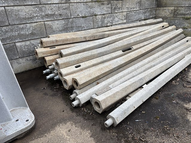 Ca. 25x lantaarnpalen, gampet, eik - afbeelding 3 van  3