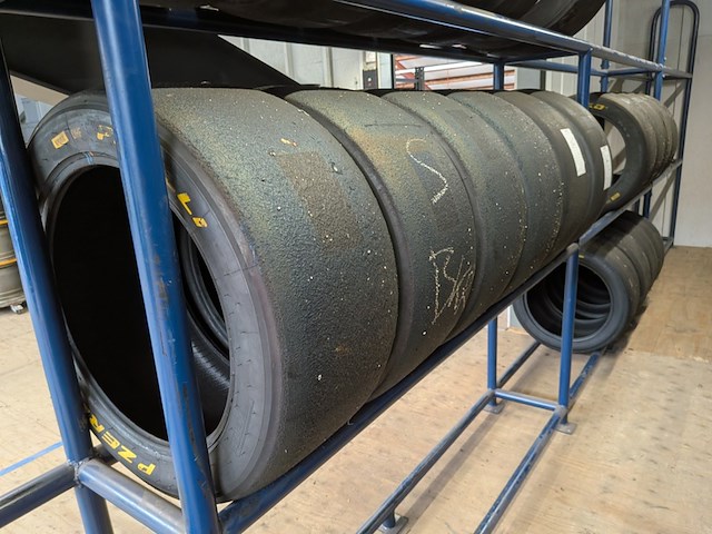 Ca. 25x raceband slicks pirelli - afbeelding 9 van  35