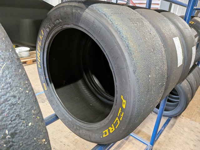 Ca. 25x raceband slicks pirelli - afbeelding 14 van  35