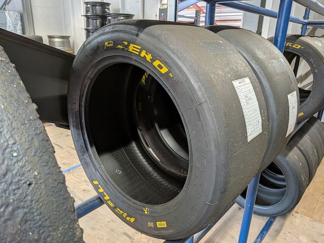 Ca. 25x raceband slicks pirelli - afbeelding 15 van  35