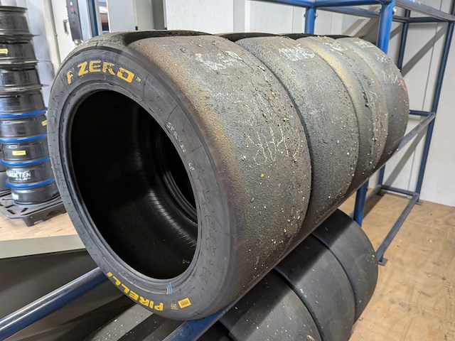 Ca. 25x raceband slicks pirelli - afbeelding 19 van  35