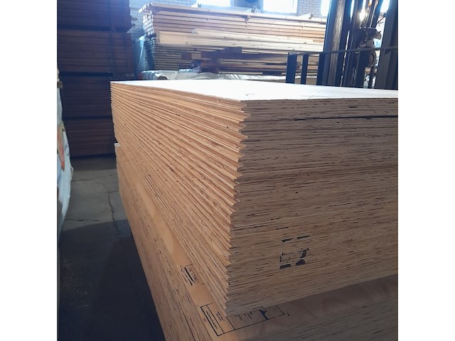 Ca. 25x underlayment constructieplaat, 1,8 x 122 x 244 cm - afbeelding 2 van  6