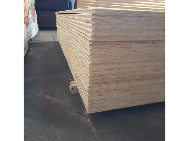 Ca. 25x underlayment constructieplaat, 1,8 x 122 x 244 cm - afbeelding 3 van  5