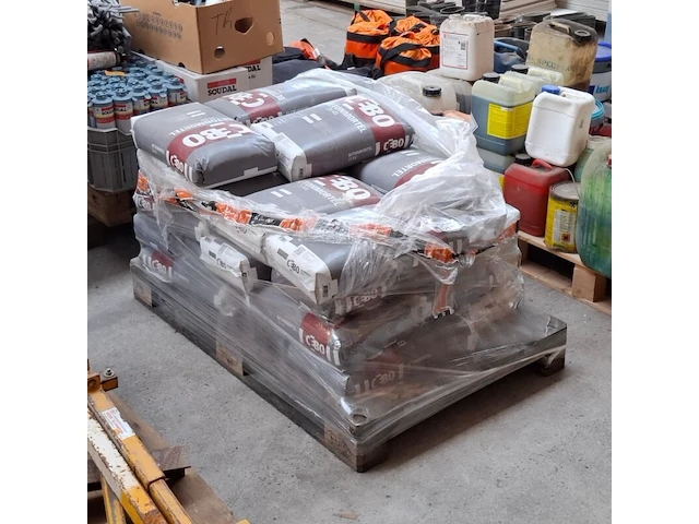 Ca. 25x zak a 25 kg betonmortel cebo - afbeelding 1 van  3