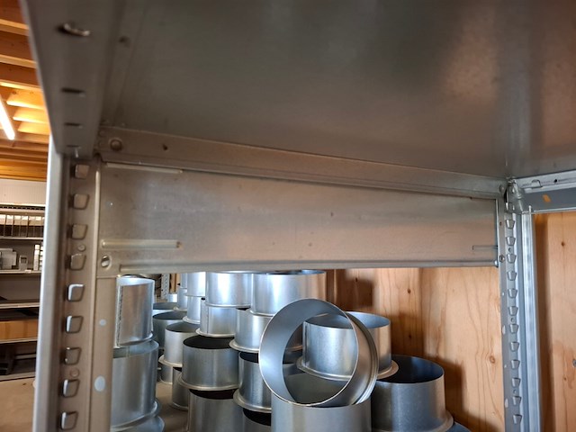 Ca. 26 meter metalen legbord stelling - afbeelding 4 van  7