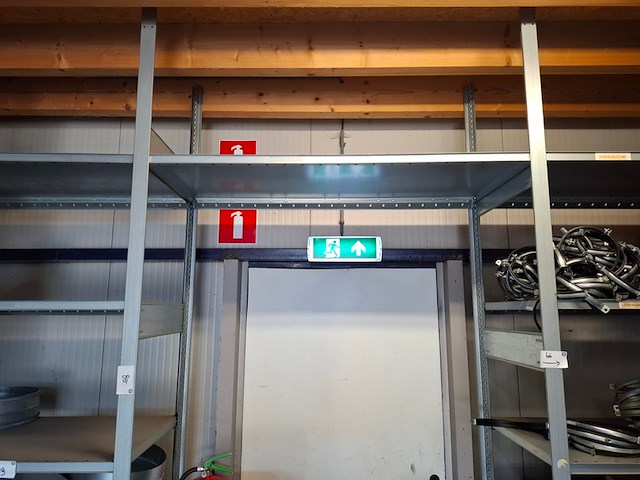 Ca. 26 meter metalen legbord stelling - afbeelding 7 van  7