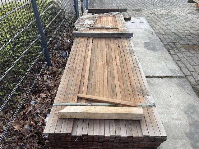 Ca. 265x wane latten geschaafd, 21x40mm, lengte 97/335cm, 87/365cm, 81/400cm - afbeelding 1 van  3