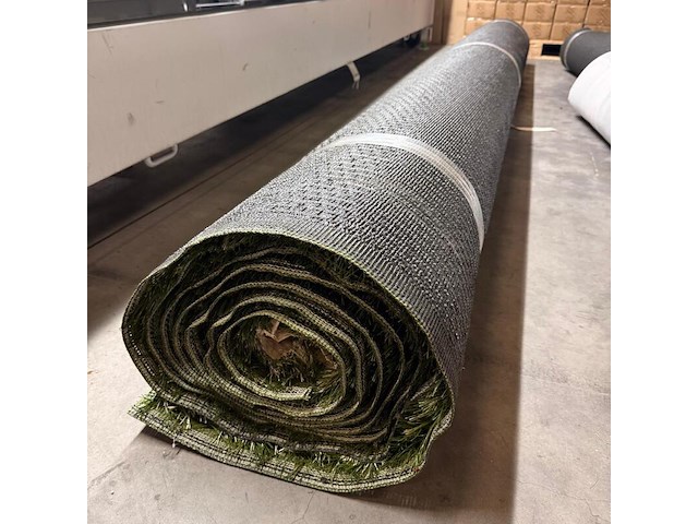 Ca. 26m2 kunstgras, 50 mm hoog, groen, wit - afbeelding 2 van  2
