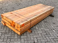 Ca. 26x douglas balken fijnbezaagd, 120x120mm, lengte 300cm - afbeelding 2 van  3