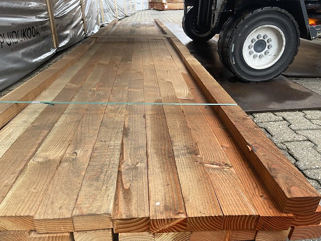Ca. 26x douglas planken fijnbezaagd, 45x75mm, lengte 500cm - afbeelding 1 van  3