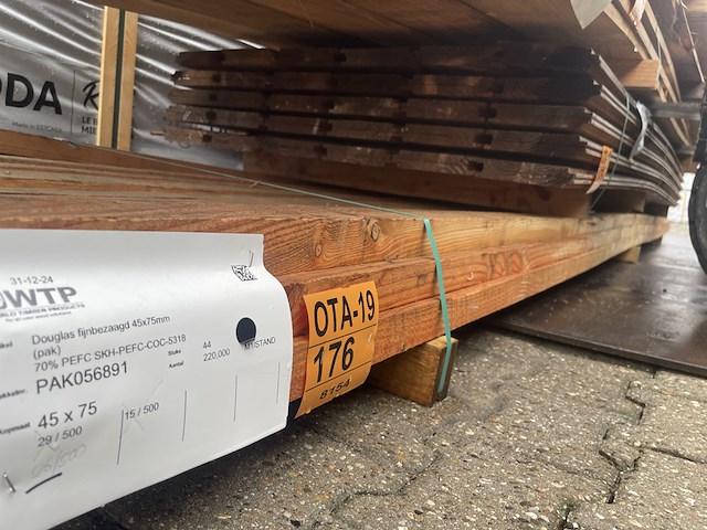 Ca. 26x douglas planken fijnbezaagd, 45x75mm, lengte 500cm - afbeelding 2 van  3