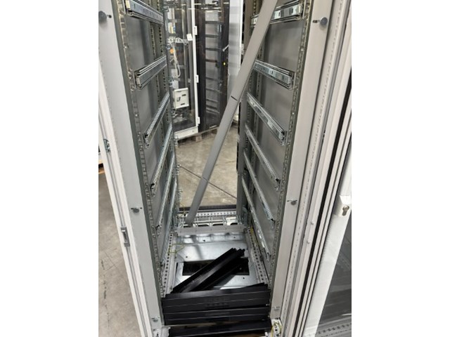 Ca. 26x serverkast - afbeelding 15 van  40