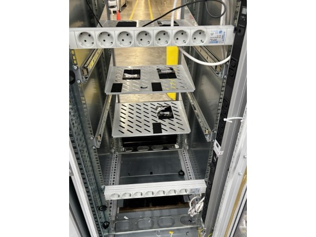 Ca. 26x serverkast - afbeelding 30 van  40