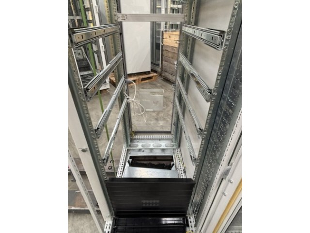Ca. 26x serverkast - afbeelding 35 van  40