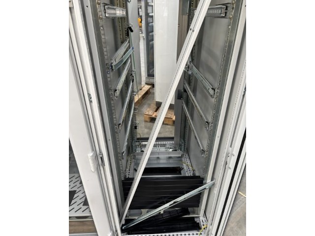 Ca. 26x serverkast - afbeelding 38 van  40