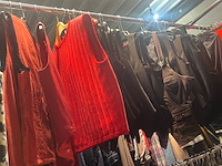 Ca. 26x vrouw, gilets en een onderrok - afbeelding 1 van  5