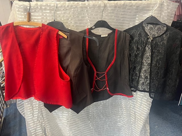 Ca. 26x vrouw, gilets en een onderrok - afbeelding 4 van  5