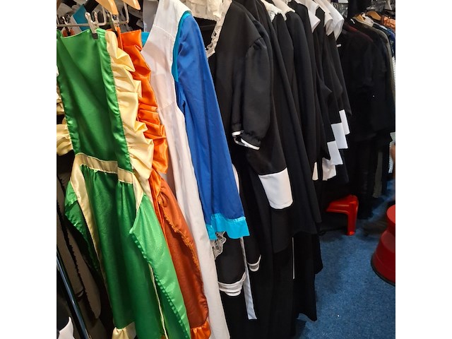 Ca. 26x zwart/wit kleding - afbeelding 3 van  4