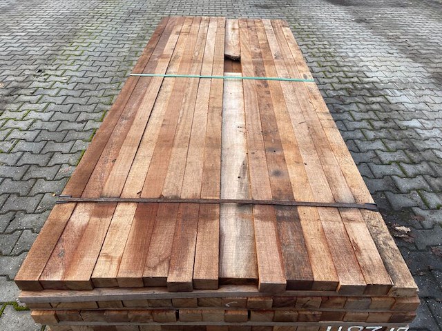 Ca. 272x angelim pedra regels fijnbezaagd, 40x60mm, lengte 190cm - afbeelding 1 van  4