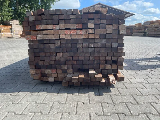 Ca. 272x hardhouten onderliggers geschaafd, 42x57mm, lengte 3/275cm, 269/305cm - afbeelding 3 van  3