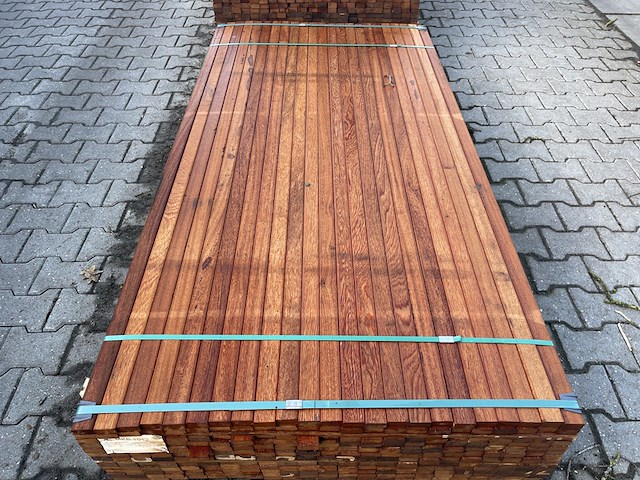 Ca. 276x angelim pedra latten geschaafd, 21x40mm, lengte 185cm - afbeelding 1 van  3